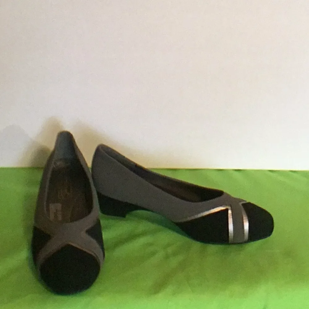 1” gray & black suede like heels in size 8 1/2 W